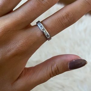 Lulu’s silver band rhinestone ring
